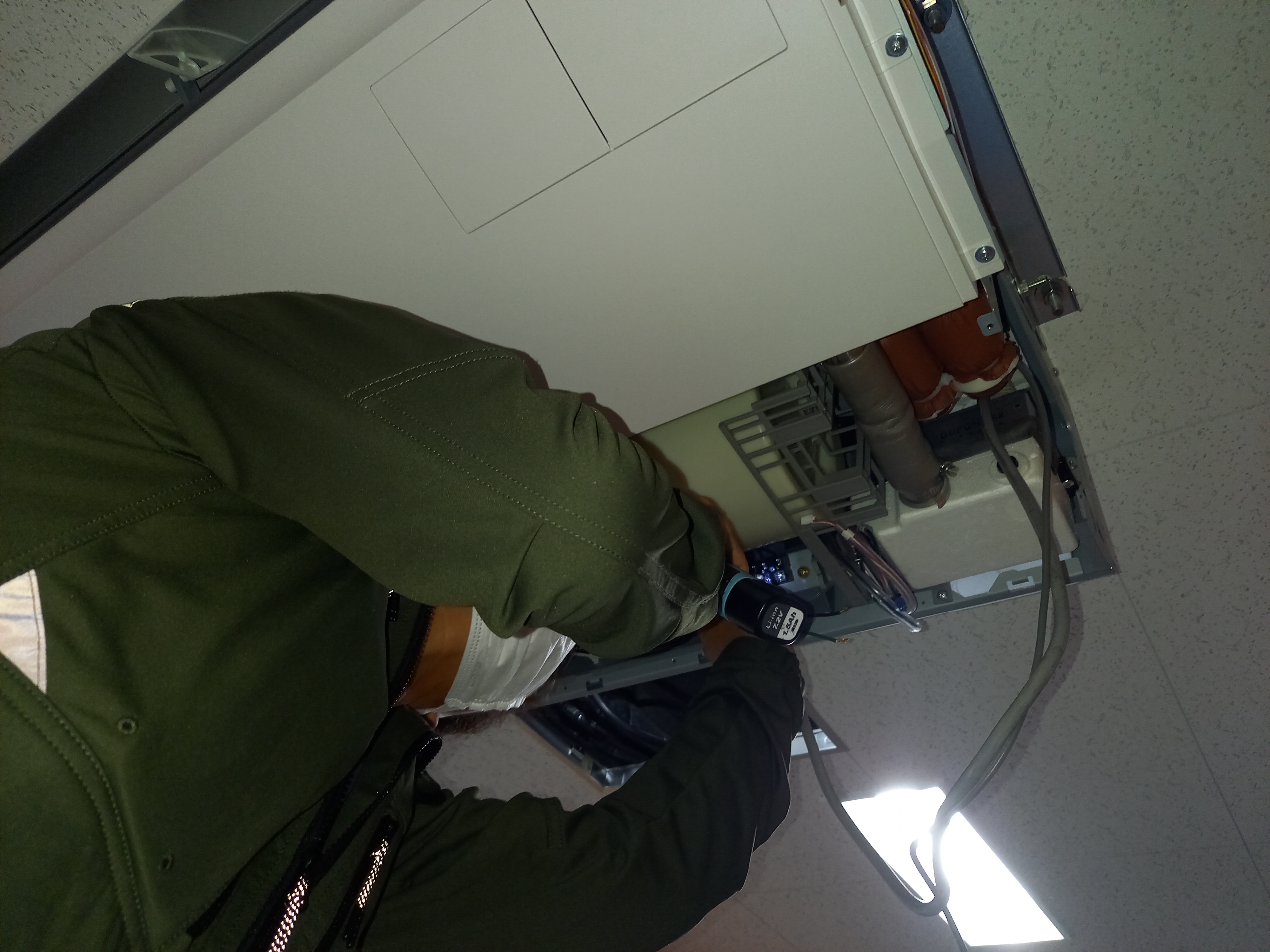 松本市、大野医院で、新規エアコン設置工事