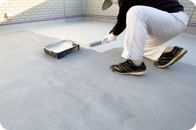 屋外床シーリング作業員